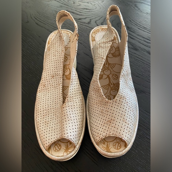 FLY LONDON Peep Toe Wedge Sandal - Picture 1 of 6